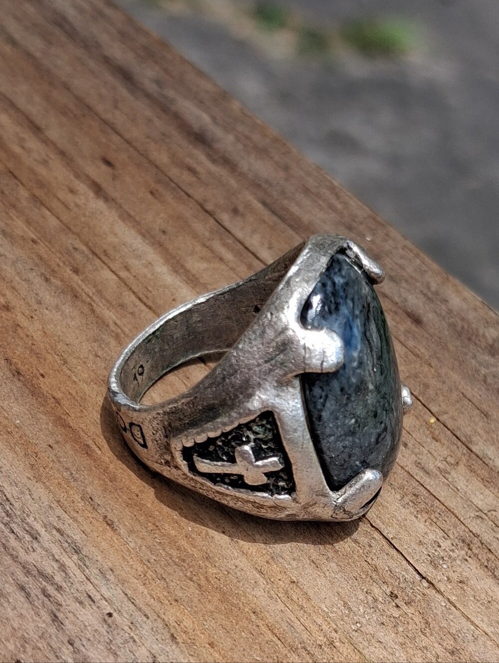 Double U Frenk Men's Silver Tone Cross Ring - Dark Stone